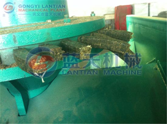 Tree branches briquette machine