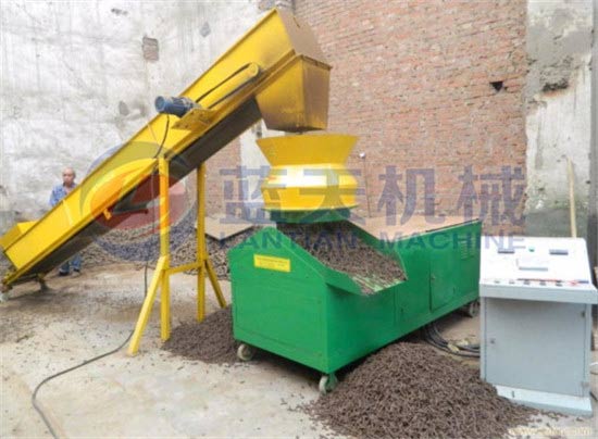 Tree branches briquette machine